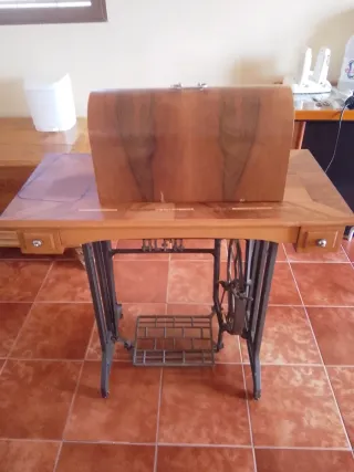 Máquina de coser antigua Alfa