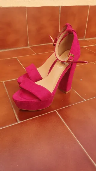 Zapatos de tacón rosa talla 35