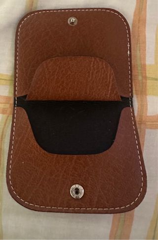 Monedero de cuero marrón