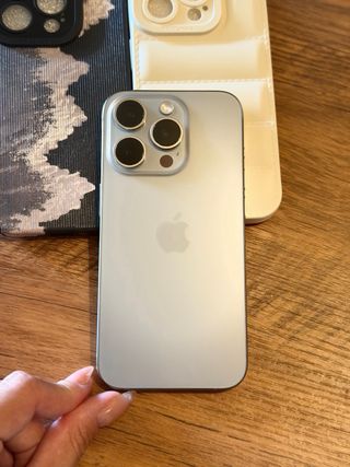 iPhone 15 Pro 128 GB Titanio Natural casi nuevo