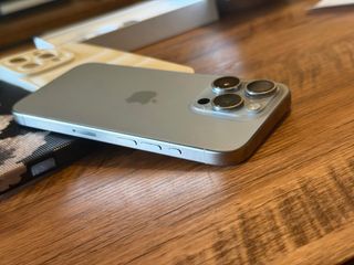 iPhone 15 Pro 128 GB Titanio Natural casi nuevo