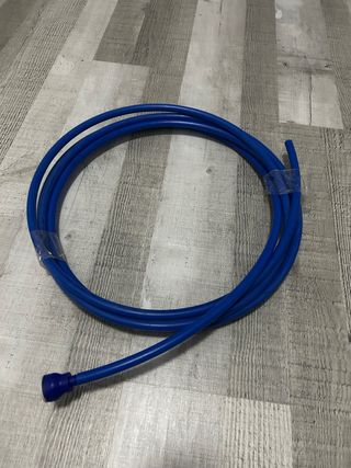 Tubo azul con conector