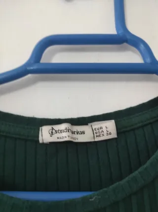 Camiseta verde de manga larga acanalada
