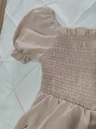 Camisa Beige con Mangas Abullonadas