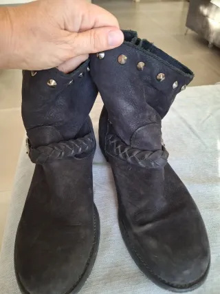 Stivaletti donna neri con borchie