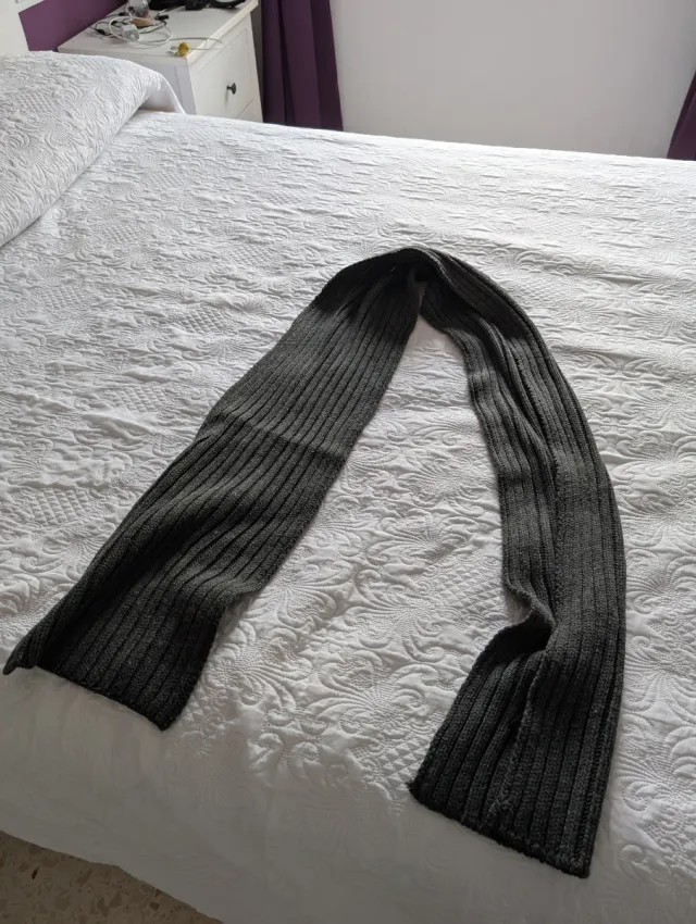 Bufanda gris de punto