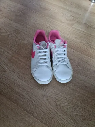 Zapatillas Nike Blancas y Rosas