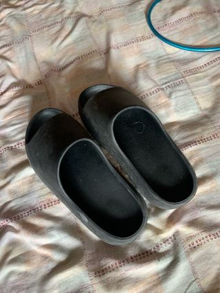 Chanclas Yeezy Negras
