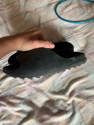 Chanclas Yeezy Negras