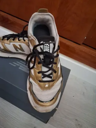 Deportivas New Balance Oro y Blanco