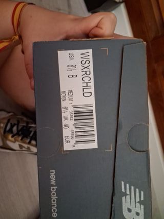 Deportivas New Balance Oro y Blanco