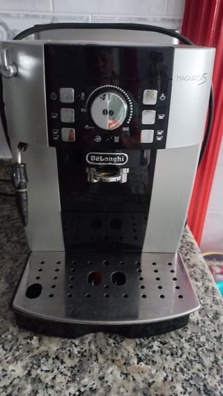 Cafetera delonghi magnifica