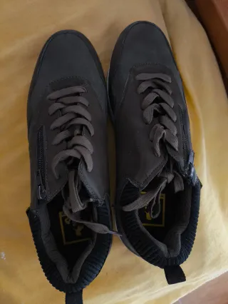 Zapatos Lois grises con cremallera