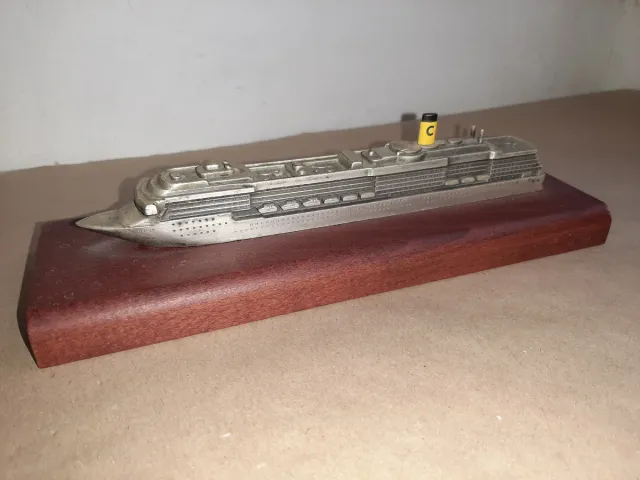 Barco decorativo de metal