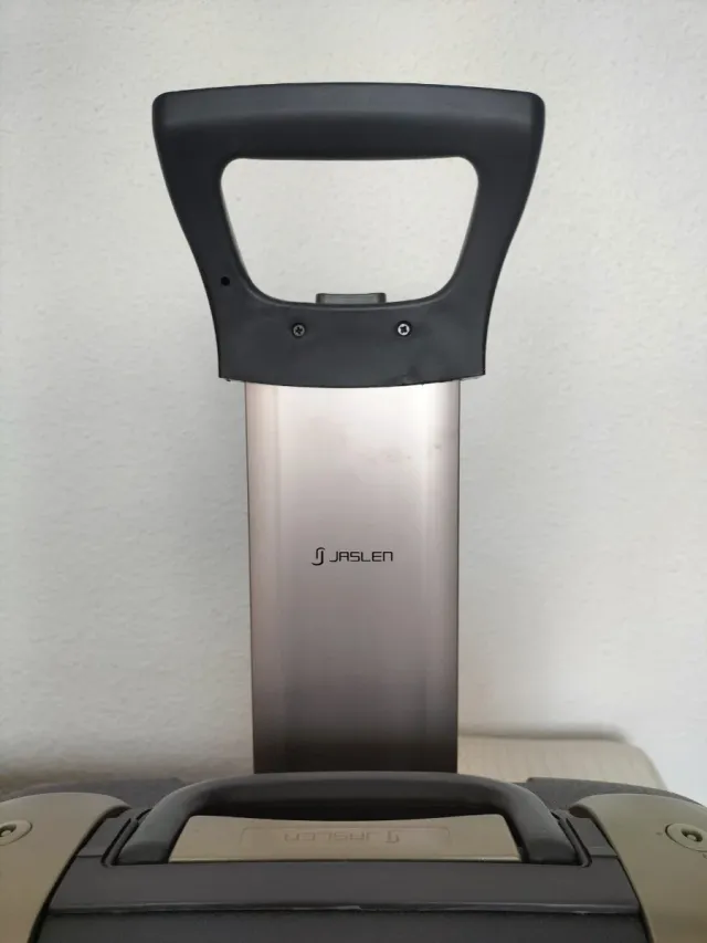 Maleta Jaslen azul y plateada