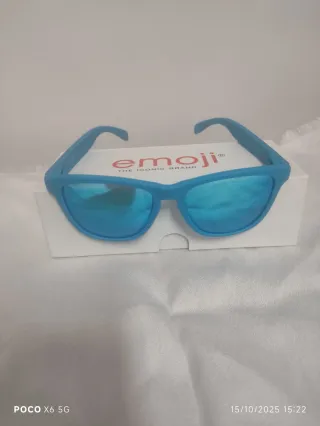 Dos Gafas de sol Emoji azules y verdes