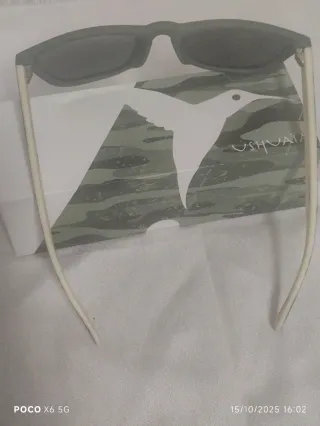 Dos Gafas de sol Emoji azules y verdes
