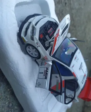 Replica a escala 1:32  Mitsubishi Lancer Evo.