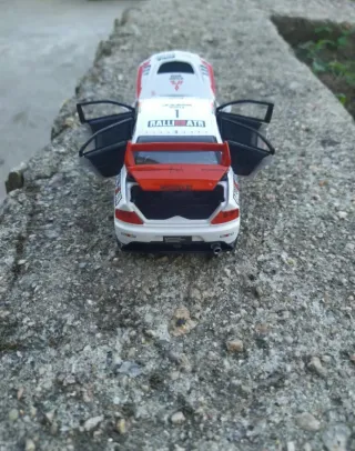 Replica a escala 1:32  Mitsubishi Lancer Evo.