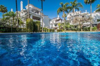 Piso en venta en Los Naranjos - Las Brisas en Marbella