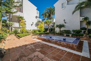 Piso en venta en Los Naranjos - Las Brisas en Marbella