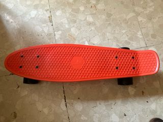 Monopatín naranja para niños