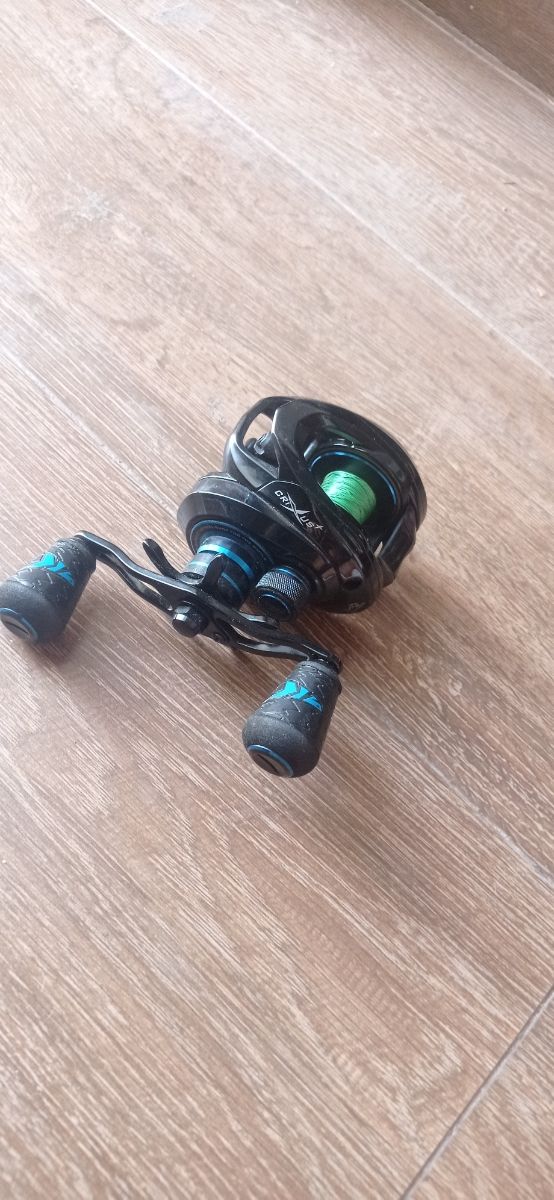 Carrete Casting Kastking Crixus Negro/Azul