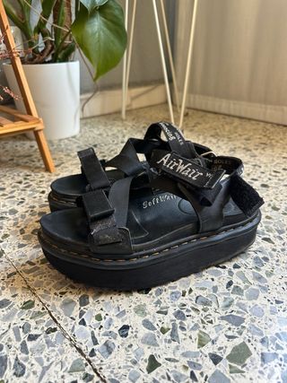 Sandalias Dr. Martens Negras Plataforma