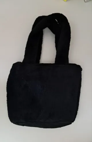 Bolso de peluche negro