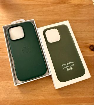 Funda iPhone 16 Pro Verde Cuero Apple