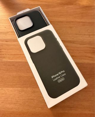 Funda iPhone 16 Pro Verde Cuero Apple