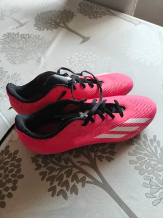 Botas de fútbol Adidas rosas