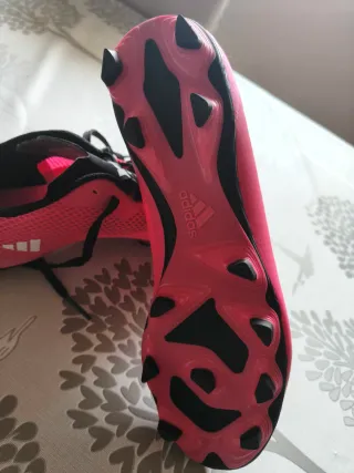 Botas de fútbol Adidas rosas