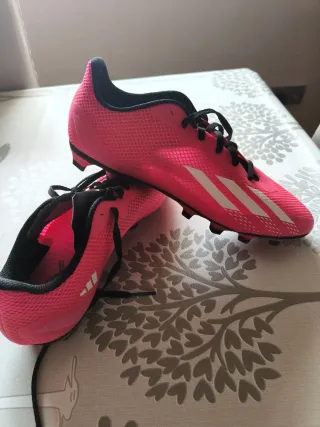 Botas de fútbol Adidas rosas