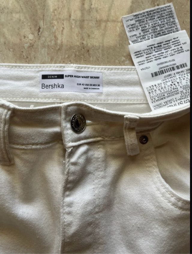 Pantalón pitillo blanco