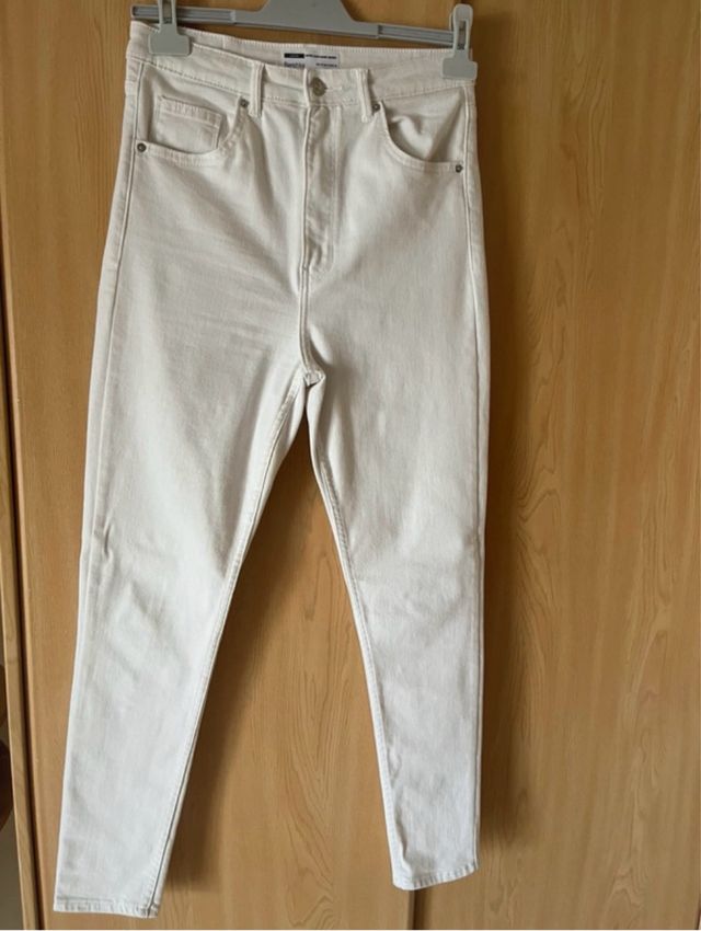 Pantalón pitillo blanco