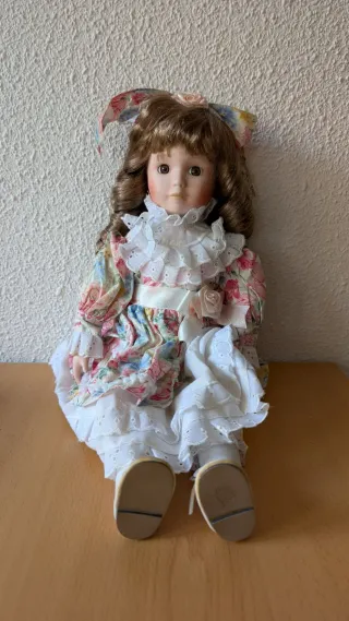 Muñeca antigua de porcelana