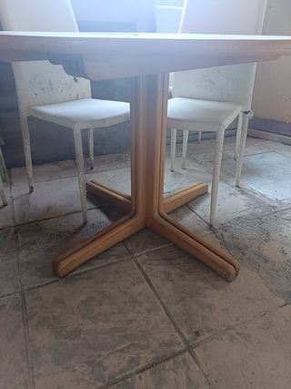 Mesa redonda extensible de madera