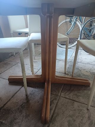 Mesa redonda extensible de madera