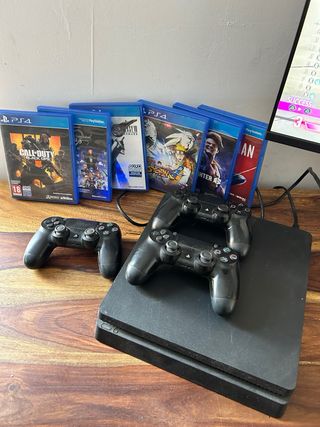 PS4 Slim 1TB con 3 mandos, 6 juegos y monitor.