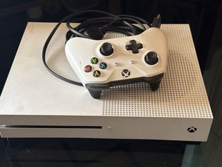 Xbox One S Blanca con Mando