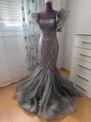 Vestido de gala plateado
