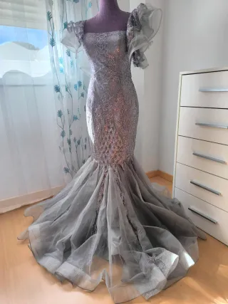 Vestido de gala plateado