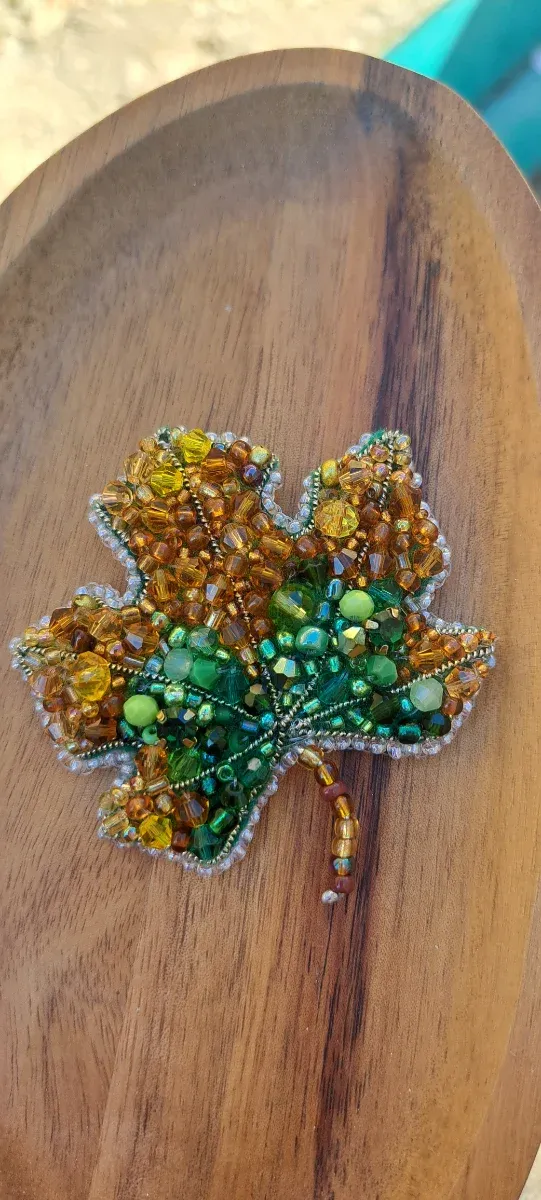 Broche hoja otoño