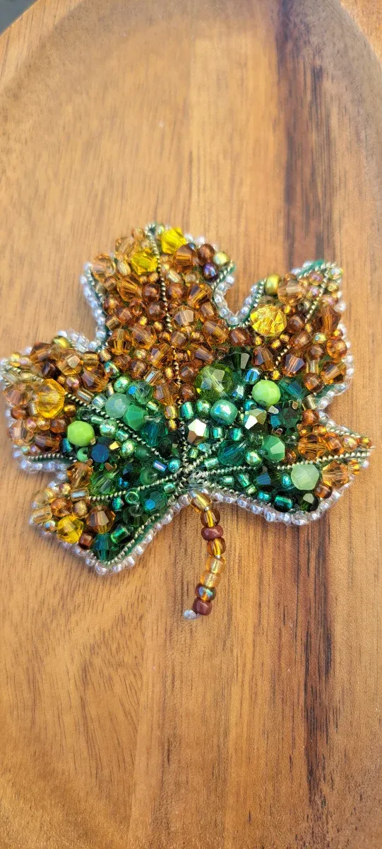 Broche hoja otoño
