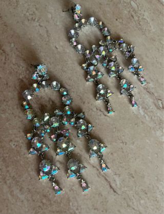 Pendientes fiesta plateados con pedrería