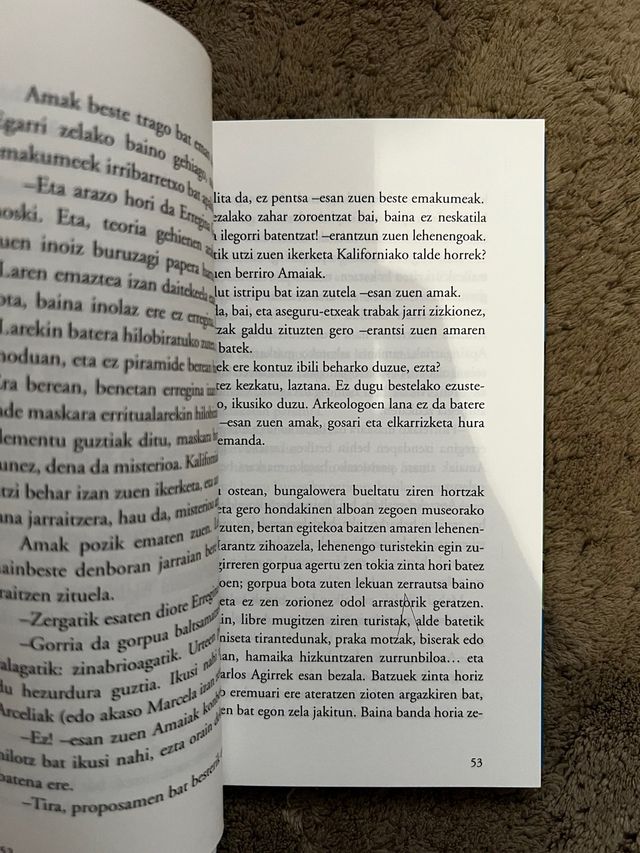 Libro“amaia lapitz eta erregina gorriaren hilobia”