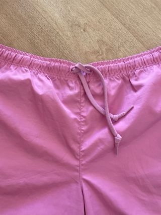 Pantalón y bañador cortos Nike rosas