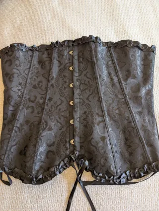 Corpiño negro con cordones talla 4XL