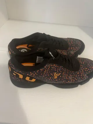 Scarpe sportive donna nere e arancioni